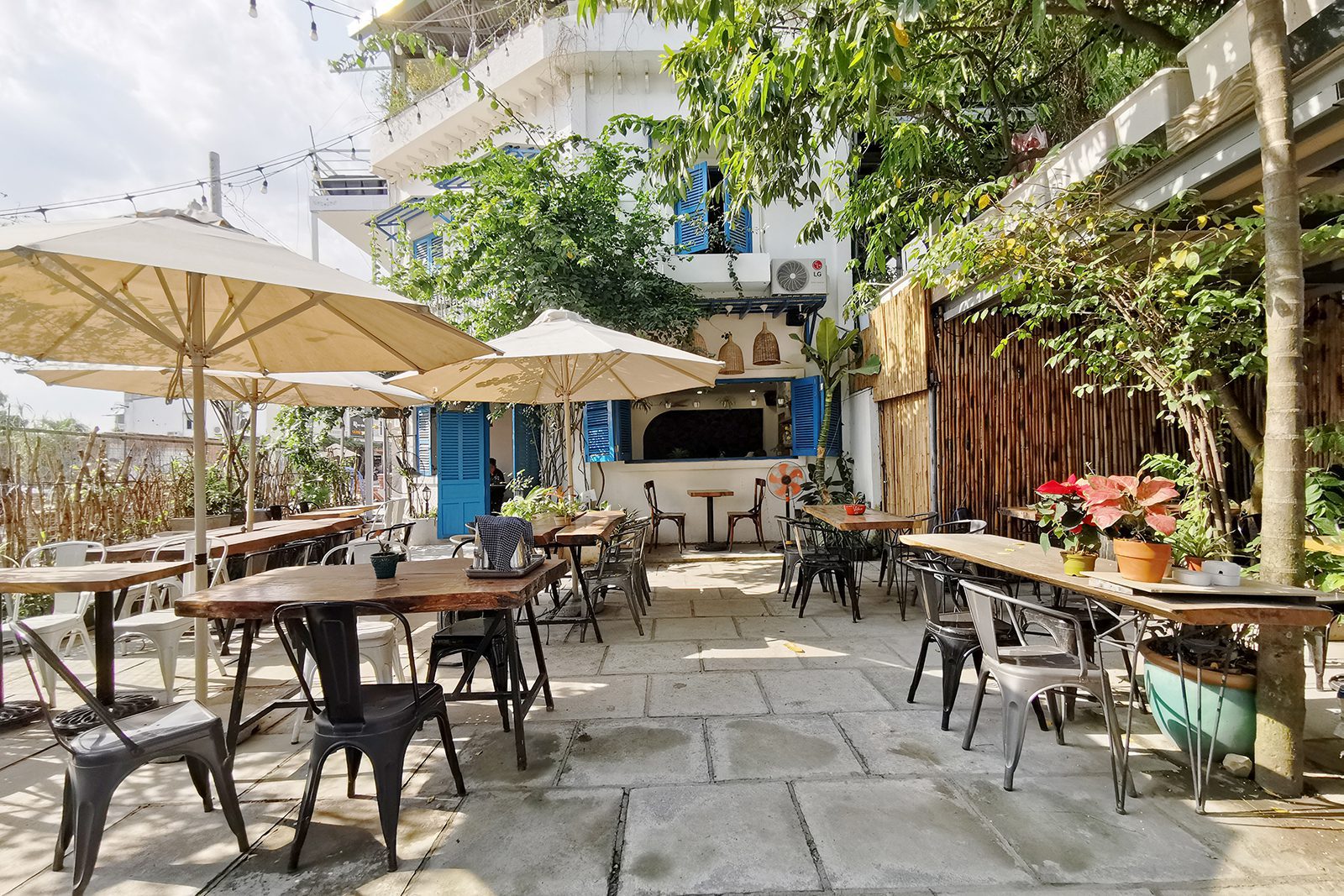 Dolphy Cafe Quán Cafe Quận 2